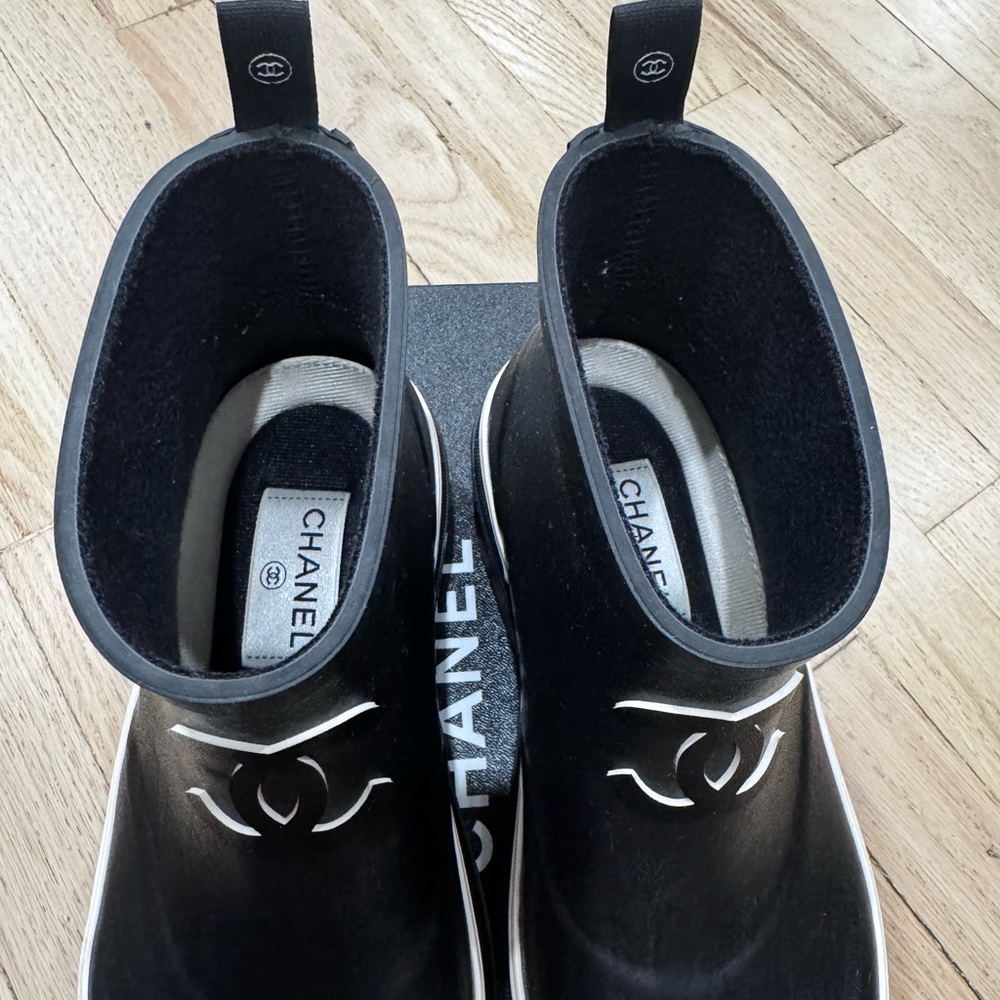 Chanel Logo Rain Booties - Picture 11 of 13